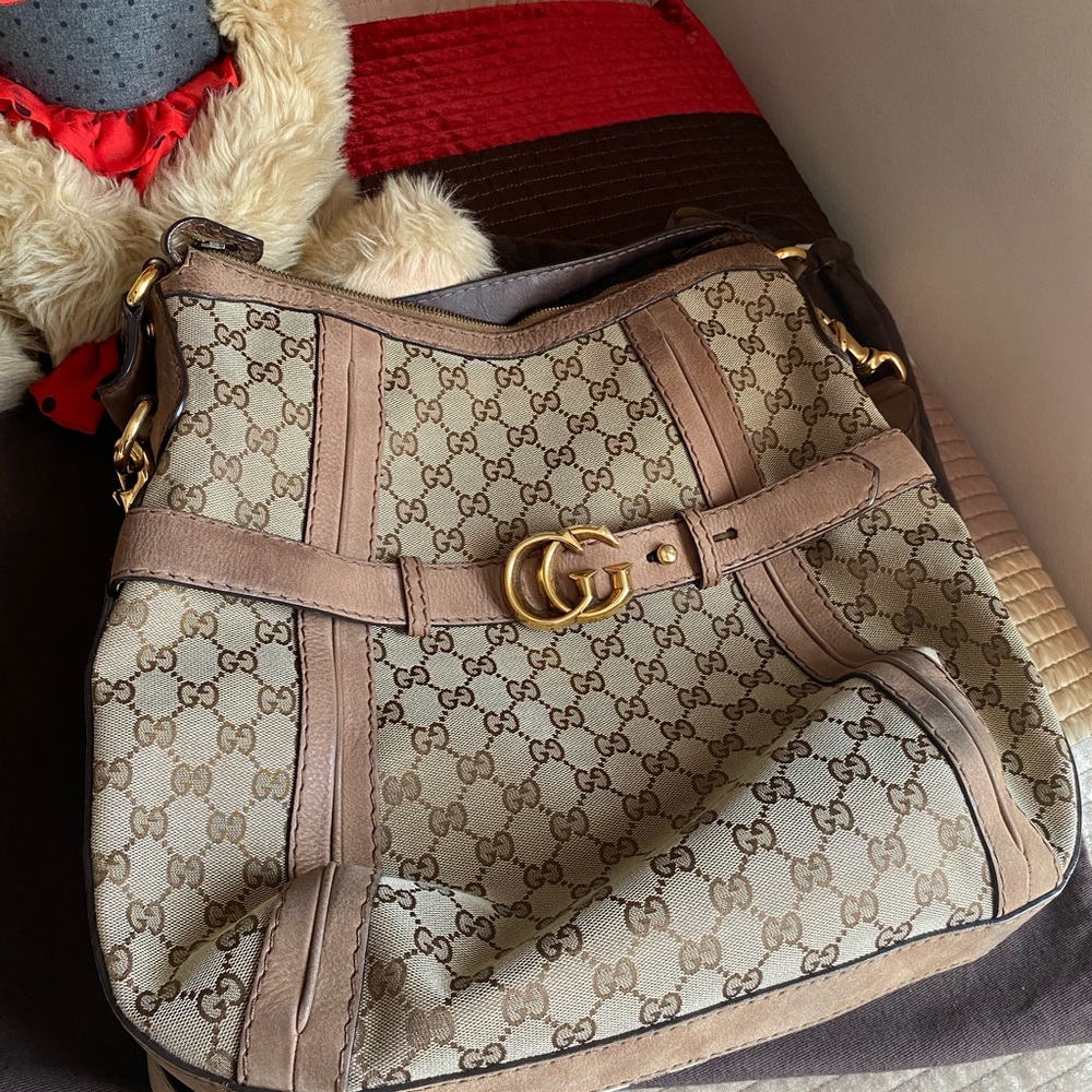 Large Gucci purse - Picture 2 of 3